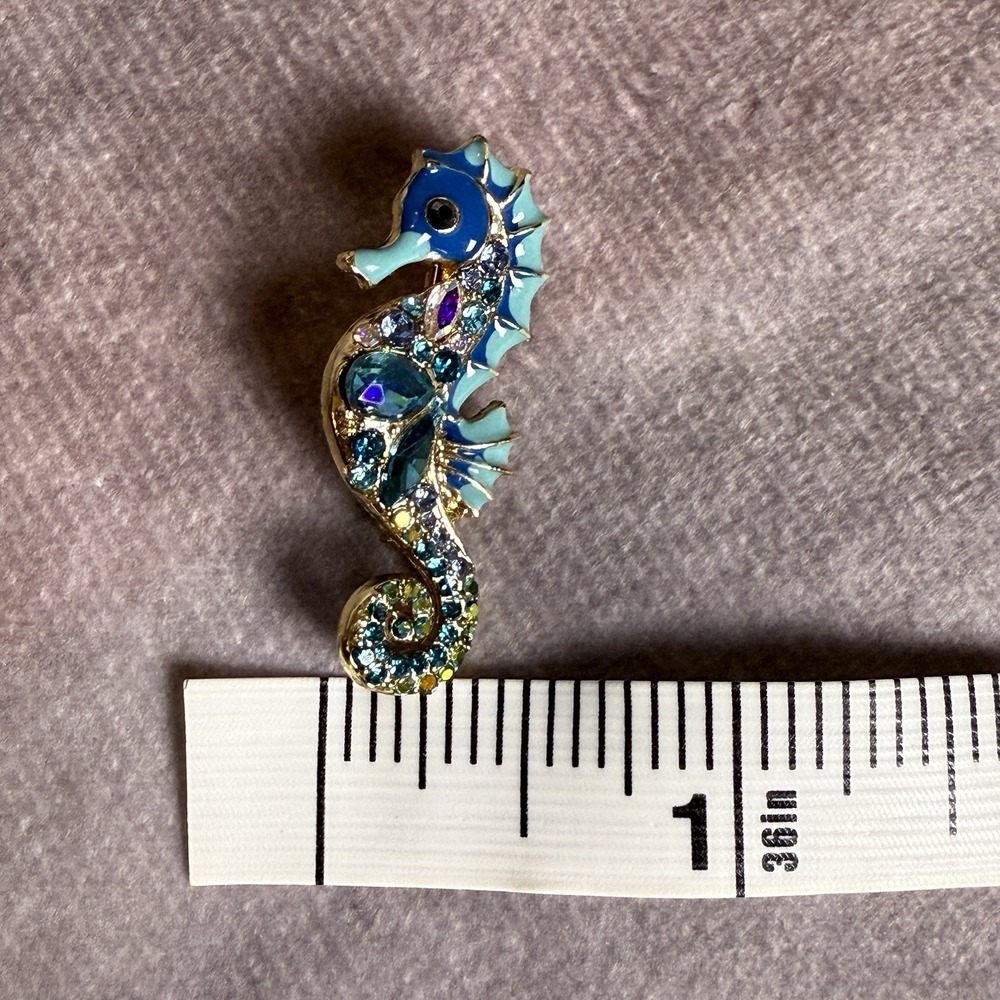 Small Brilliant Seahorse Brooch Pin Blue Rhinestones Gold Tone‎ Metal - Picture 5 of 5